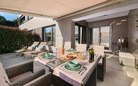 Brand New 1 Bedroom Apartment With Backyard Near The Beach!